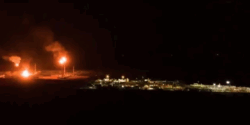 Explosión en Ducto de Pemex en Atasta Desata Evacuación por Fuga de Gas Tóxico