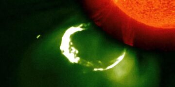 Detectan una erupción estelar fuera del Sol que podría destruir la atmósfera de planetas cercanos