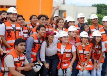 Futuros Ingenieros de Cancún Conocen Proyectos Clave con Ana Paty Peralta