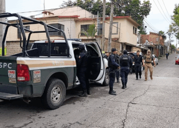 Hieren a balazos a jefe policiaco de Tlaquiltenango en violenta emboscada matutina