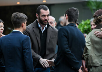 Hijo de Sarkozy Propone Enviar a Migrantes al Ejército Mediante "Lotería"