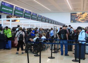 Hoteleros de Cancún Urgen Solución a Diferendo con Perú para Proteger el Turismo