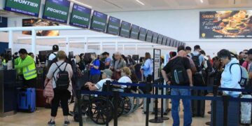 Hoteleros de Cancún Urgen Solución a Diferendo con Perú para Proteger el Turismo