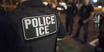 ICE Ofrece $300 por Migrante y Desata Fiebre de Cazarrecompensas