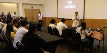 IEQROO analiza el voto electrónico en Quintana Roo junto a jóvenes congresistas
