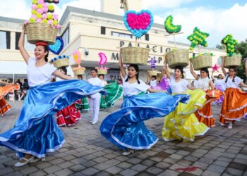 «Desfile por el 115 aniversario de la Revolución Mexicana en Playa del Carmen»