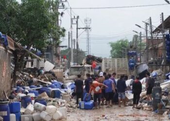 Inundaciones Dejan 145 Fallecidos y Paralizan la Infraestructura Nacional