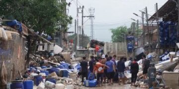 Inundaciones Dejan 145 Fallecidos y Paralizan la Infraestructura Nacional