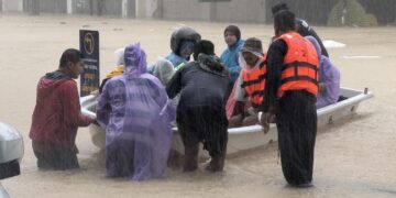 Inundaciones Masivas de Hasta Tres Metros Obligan a Evacuar Hat Yai, Tailandia