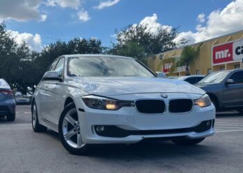 Joven Emprendedor Causa Sensación: Se Compra su Primer Auto con Inteligencia Artificial