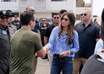 Kristi Noem destaca la cooperación de Ecuador con EE.UU. en seguridad