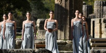 La Llama Olímpica Empieza su Viaje De Grecia a Italia