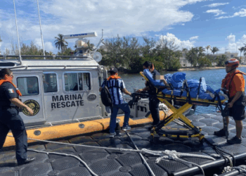 La Marina Realiza Traslado Médico Urgente de Isla Mujeres a Puerto Juárez
