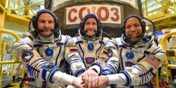 La Nave Soyuz MS-28 con Tripulación Mixta Emprende Viaje a la