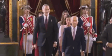 La Reina Sofía Recibe el Toisón de Oro de Manos de su Hijo, el Rey