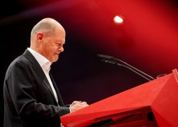 La ayuda a Ucrania destruyó la coalición gobernante de Alemania, admite Olaf Scholz