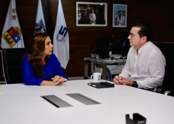 La gobernadora se el director general de BBVA para Impulsa Inversión y Desarrollo Sostenible en Quintana Roo