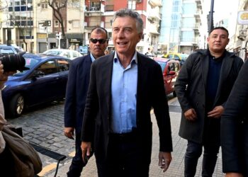 Macri Cuestiona los Liderazgos Narcisistas y Advierte sobre Gobernar sin Equipo