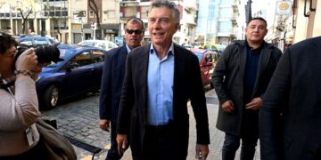 Macri Cuestiona los Liderazgos Narcisistas y Advierte sobre Gobernar sin Equipo