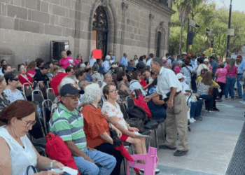 Maestros Jubilados Rechazan Oferta de Isssteleón y Exigen Pago de Deuda Millonaria