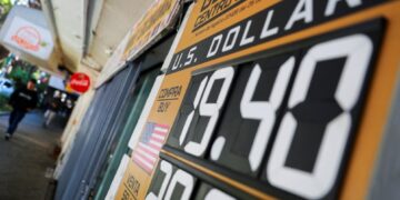 Mal inicio de semana para el Peso Mexicano: Dólar sube este 17 de noviembre