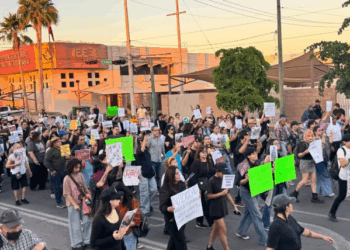 Marchan por Víctimas de Incendio en Tienda Waldo's
