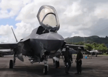 Marines Estadounidenses Realizan Operaciones de Vuelo en Puerto Rico