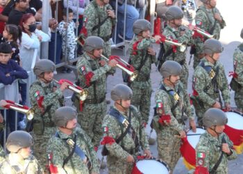 Más de 15 mil personas disfrutan el Desfile de la Revolución en Gómez Palacio