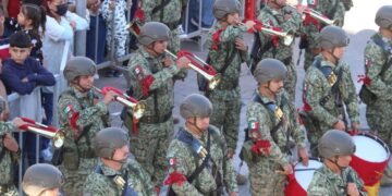 Más de 15 mil personas disfrutan el Desfile de la Revolución en Gómez Palacio
