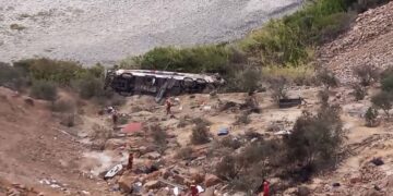 Tragedia en Perú: bus cae a un abismo y deja decenas de muertos en Arequipa