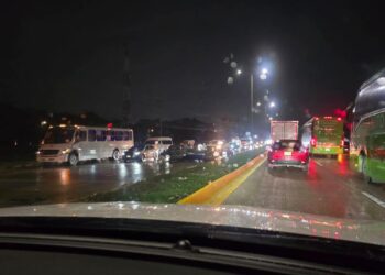 Nuevo Accidente Vial en Cancún Exceso de Velocidad y Pavimento Mojado Causa Volcadura en la Colosio