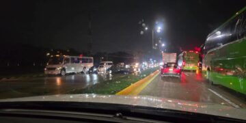 Nuevo Accidente Vial en Cancún Exceso de Velocidad y Pavimento Mojado Causa Volcadura en la Colosio
