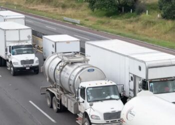Bloqueo México-Puebla provoca caos vial este 24 de noviembre