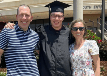 Padres demandan a ChatGPT por actuar como ‘coach’ de suicidio de su hijo