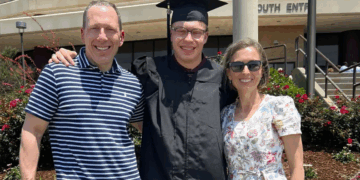 Padres demandan a ChatGPT por actuar como ‘coach’ de suicidio de su hijo