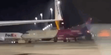 Pasajeros Desesperados Invaden Plataforma Para Detener un Avión con Motores Encendidos