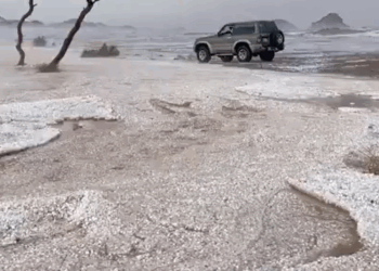 Ríos de Granizo Inundan el Desierto de Arabia Saudí