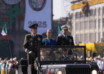 Sheinbaum Arremete Contra la Oposición en Desfile de la Revolución: «Quien Convoca a la Violencia, se Equivoca»