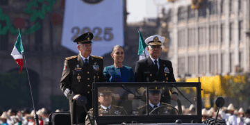 Sheinbaum Arremete Contra la Oposición en Desfile de la Revolución: «Quien Convoca a la Violencia, se Equivoca»
