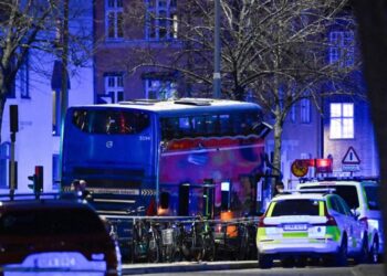 Varios muertos y heridos en Estocolmo tras chocar un autobús con una parada