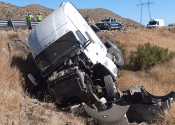 Tragedia Migrante en Chihuahua: Seis Muertos y Heridos al Volcar Tráiler