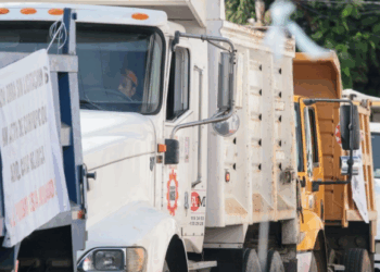 Transportistas de Nuevo Laredo Afectados por Rezago en Trámites Federales