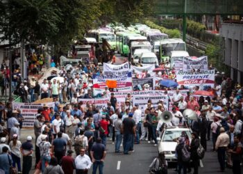 «Transportistas del Estado de México exigen justicia por compañero desaparecido»