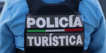 Tres Policías Suspendidos en Cancún por Denuncia de Abuso y Extorsión a Turistas