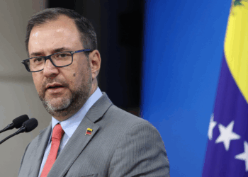 Venezuela niega tensiones con EE.UU. y acusa intento de invasión