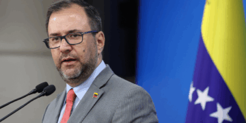 Venezuela niega tensiones con EE.UU. y acusa intento de invasión