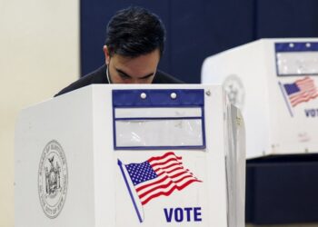 Zohran Mamdani Vota en Elección Clave para la Alcaldía de Nueva York