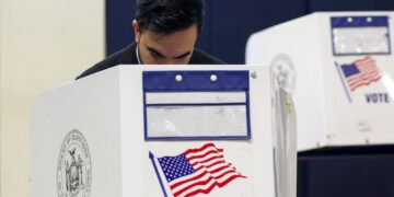 Zohran Mamdani Vota en Elección Clave para la Alcaldía de Nueva York