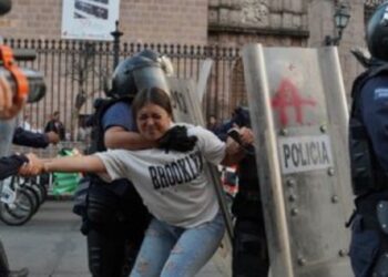 Asesinato de Carlos Manzo: Acusan represión policiaca contra manifestantes en Morelia