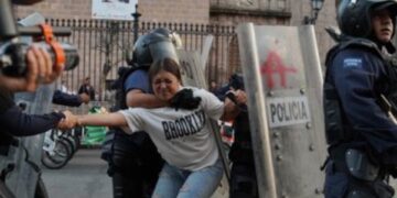 Asesinato de Carlos Manzo: Acusan represión policiaca contra manifestantes en Morelia